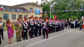 Кадет 11 класса Чомаев Алим и кадет 6 класса Ольмезов Ислам